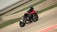 Moto - News: Triumph Speed Triple 1200 RR: la roadster con il vestito racing