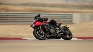 Moto - News: Triumph Speed Triple 1200 RR: la roadster con il vestito racing