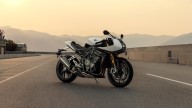 Moto - News: Triumph Speed Triple 1200 RR: la roadster con il vestito racing