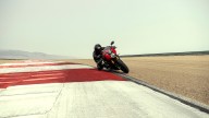 Moto - News: Triumph Speed Triple 1200 RR: la roadster con il vestito racing