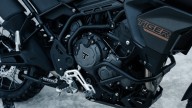 Moto - News: Triumph Tiger 900 Bond Edition, la moto dello 007 che non muore mai