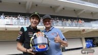 MotoGP: Schwantz e Rossi si fondono in un casco: il regalo speciale di Kevin