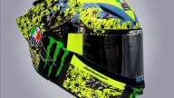 MotoGP: Rossi omaggia i suoi tifosi: sul casco un cuore giallo e la sua tribuna