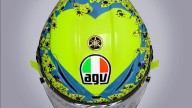MotoGP: Rossi omaggia i suoi tifosi: sul casco un cuore giallo e la sua tribuna
