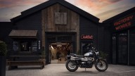 Moto - News: Triumph Bonneville Gold Line Edition 2022: classic fatte a mano