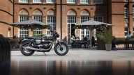 Moto - News: Triumph Bonneville Gold Line Edition 2022: classic fatte a mano