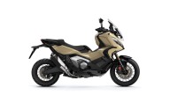 Moto - Scooter: Eicma 2021 - Honda X-ADV 2022: tre nuove colorazioni per il "SUV scooter"