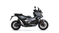 Moto - Scooter: Eicma 2021 - Honda X-ADV 2022: tre nuove colorazioni per il "SUV scooter"