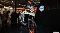 Moto - News: Eicma 2021, LIVE: Benelli TRK 800 2022, la adventure a furor di popolo!