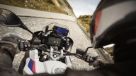 Moto - News: BMW Motorrad ConnectedRide Cradle: anche lo smartphone vuole la sua parte