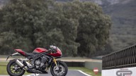 Moto - Test: Prova Triumph Speed Triple RR: regale su strada, affilata in pista