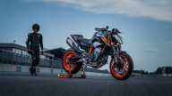 Moto - News: KTM 890 Duke R 2022: la Super Scalpel si rifà il look!