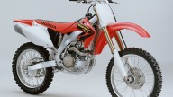 Moto - News: Honda CRF450R e CRF250R 2023: un carico di novità per le cross giapponesi