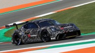 Auto - News: Porsche 718 Cayman GT4 ePerformance svela il potenziale della Mission R