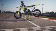 Moto - News: Husqvarna Motorcycles FS 450 2023: derapa che ti passa! 