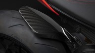 Moto - News: Ducati Streetfighter V4 Lamborghini, l'omaggio alla Huracan STO - foto e video