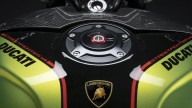 Moto - News: Ducati Streetfighter V4 Lamborghini, l'omaggio alla Huracan STO - foto e video