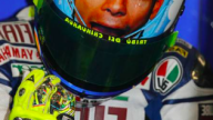 Auto - News: Daniel Ricciardo fa il Valentino Rossi a Monza: in pista con un casco tributo