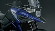 Moto - News: Suzuki V-STROM 1050 MY23: ora arriva anche il 21"