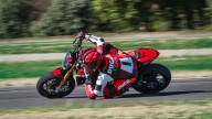 Moto - News: Ducati Monster SP MY23: la naked si fa più racing