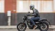 Moto - Test: Royal Enfield HNTR 350, commuter urbana semplice e divertente