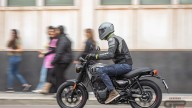 Moto - Test: Royal Enfield HNTR 350, commuter urbana semplice e divertente