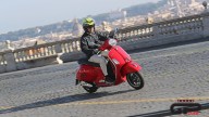 Moto - Test: Ho guidato una macchina del tempo e assomigliava ad una Vespa rossa 