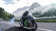 Moto - News: Kawasaki Ninja H2 SX 2023: arrivano gli abbaglianti automatici