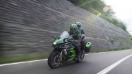 Moto - News: Kawasaki Ninja H2 SX 2023: arrivano gli abbaglianti automatici