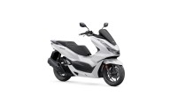 Moto - Scooter: Honda PCX 125 2023: piccole modifiche ed una nuova colorazione