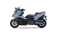 Moto - Scooter: Kymco AK 550 Premium 2023: il maxiscooter si fa più "touring"