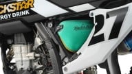 Moto - News: Husqvarna Motorcycles FC 450 Rockstar Edition 2023: la cross "energetica"