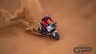 News: FOTOGALLERY – Sogno Dakar: Pirro debutta sulla Ducati DesertX nel deserto a Dubai