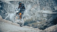 Moto - News: KTM 390 Adventure 2023: la piccola on-off austriaca è sempre più offroad
