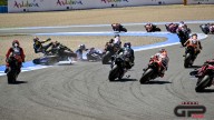 MotoGP: LA FOTOSEQUENZA COMPLETA 57 FOTO: l'ammucchiata nella Sprint race di Jerez