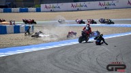 MotoGP: LA FOTOSEQUENZA COMPLETA 57 FOTO: l'ammucchiata nella Sprint race di Jerez