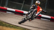 Moto - News: KTM 450 SMR 2024: il supermoto si fa sempre più professionale