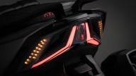 Moto - News: Kymco AK550 Premium: il maxiscooter si fa lussuoso