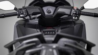 Moto - News: Kymco AK550 Premium: il maxiscooter si fa lussuoso