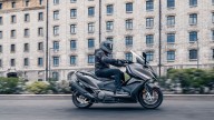 Moto - News: Kymco AK550 Premium: il maxiscooter si fa lussuoso