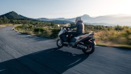 Moto - News: Kymco AK550 Premium: il maxiscooter si fa lussuoso