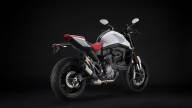 Moto - News: Ducati Monster 2024: si aggiunge la nuova livrea Iceberg White