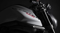 Moto - News: Ducati Monster 2024: si aggiunge la nuova livrea Iceberg White