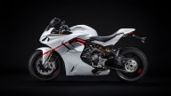 Moto - News: Ducati SuperSport 950 S 2024: arriva la nuova livrea Stripe Livery