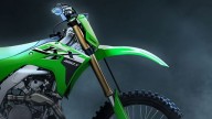 Moto - News: Kawasaki KX450 e KX450X 2024: completamente rinnovate le cross