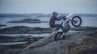 Moto - News: Husqvarna Motorcycles: ecco le nuove enduro 2024 a 2 e 4 Tempi