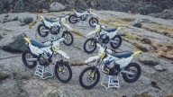 Moto - News: Husqvarna Motorcycles: ecco le nuove enduro 2024 a 2 e 4 Tempi