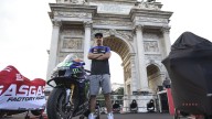 MotoGP: GALLERY - La MotoGP sfreccia a Milano: bagno di folla per i piloti 