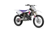 Moto - News: Yamaha festeggia i 50 anni della YZ: svelate le cross "vintage"