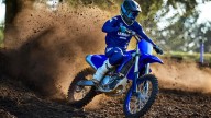 Moto - News: Yamaha festeggia i 50 anni della YZ: svelate le cross "vintage"